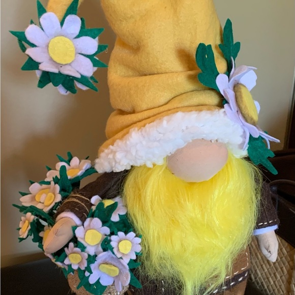 Scandinavian Daisy Gnome Doll - Handmade - Picture 4 of 13